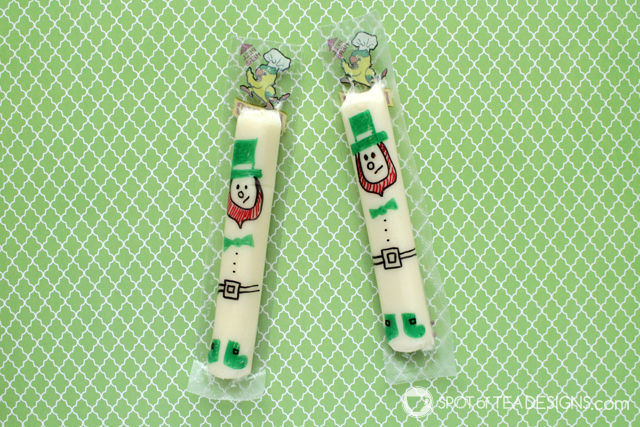 Cute string cheese snack ideas for school lunches and holiday parties - st patricks day lephrechauns | spotofteadesigns.com