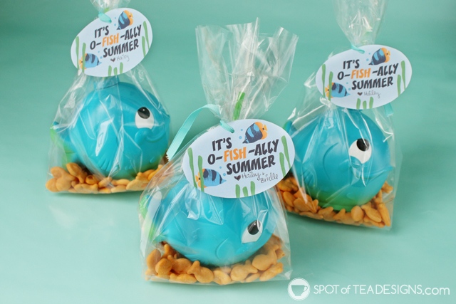 It's O-fish-ally summer favor tag - great end of the school year gift idea - great for students or teachers! | spotofteadesigns.com