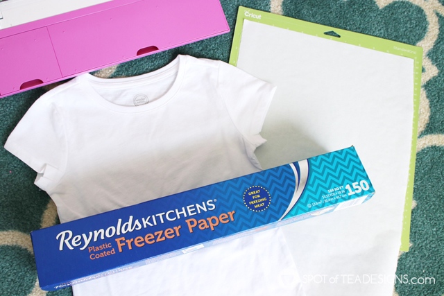 DIY summer t-shirt with freezer paper tutorial | spotofteadesigns.com