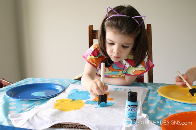 DIY summer t-shirt with freezer paper tutorial | spotofteadesigns.com