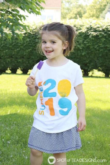 DIY summer t-shirt with freezer paper tutorial | spotofteadesigns.com