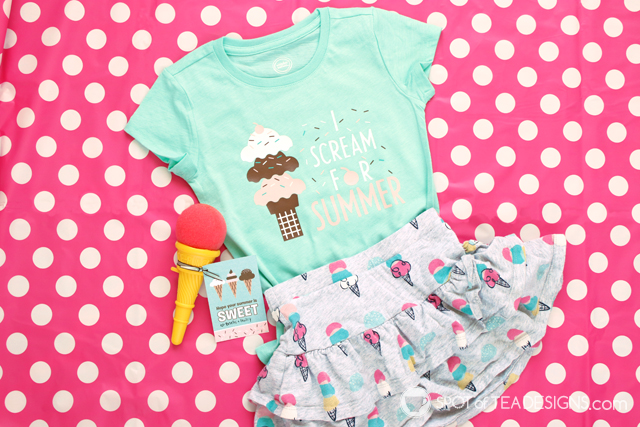 "I scream for summer" ice cream themed DIY tshirt with a free SVG cut file to download | spotofteadesigns.com