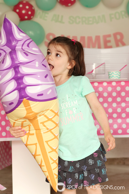 "I scream for summer" ice cream themed DIY tshirt with a free SVG cut file to download | spotofteadesigns.com