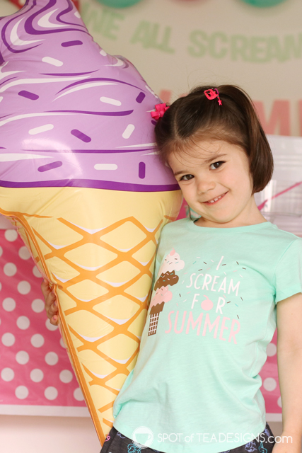 "I scream for summer" ice cream themed DIY tshirt with a free SVG cut file to download | spotofteadesigns.com